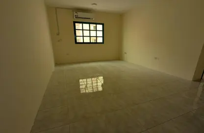 Apartment - 2 Bedrooms - 2 Bathrooms for rent in Umm Ghuwailina 4 - Umm Ghuwailina - Doha