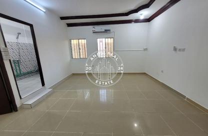 Villa - Studio - 1 Bathroom for rent in Umm Al Seneem Street - Ain Khaled - Doha