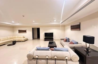 Apartment - 2 Bedrooms - 3 Bathrooms for rent in West Porto Drive - Porto Arabia - The Pearl Island - Doha