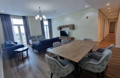 Apartment - 3 Bedrooms - 5 Bathrooms for rent in Floresta Gardens - Floresta Gardens - The Pearl Island - Doha