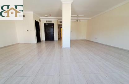 Apartment - 2 Bedrooms - 3 Bathrooms for rent in Umm Ghwailina Comm - Umm Ghuwalina - Umm Ghuwailina - Doha