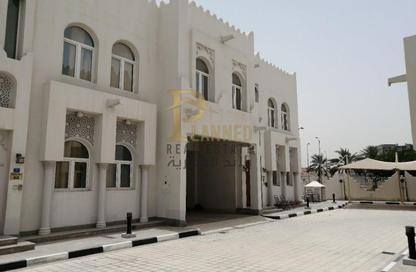 فيلا - 5 غرف نوم - 5 حمامات للايجار في الخليج الجنوبي - الخليج الغربي - الدوحة