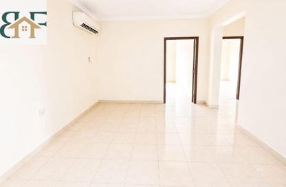 Apartment - 2 Bedrooms - 1 Bathroom for rent in Umm Ghwailina Comm - Umm Ghuwalina - Umm Ghuwailina - Doha