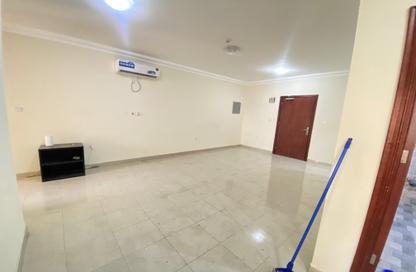 Apartment - 2 Bedrooms - 2 Bathrooms for rent in Bu Hamour Street - Abu Hamour - Doha