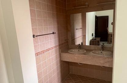 Apartment - 2 Bedrooms - 2 Bathrooms for rent in Bin Omran 35 - Fereej Bin Omran - Doha Apartment - 2 Bedrooms - 2 Bathrooms for rent in Bin Omran 35 - Fereej Bin Omran - Doha