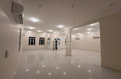 Villa - 7+ Bedrooms - 7+ Bathrooms for rent in Down Town - Down Town - Al Khor