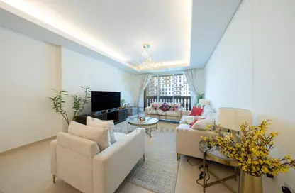 Apartment - 1 Bedroom - 2 Bathrooms for sale in Viva West - Viva Bahriyah - The Pearl Island - Doha