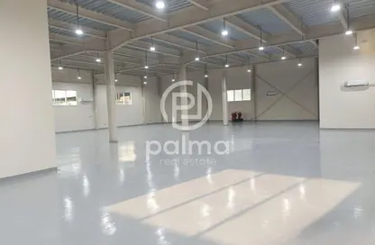 مخزن - استوديو - 8 حمامات للايجار في شارع الصناعية الشرقي - بركة العوامر - الوكرة