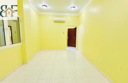 Apartment - 2 Bedrooms - 2 Bathrooms for rent in Al Mansoura - Al Mansoura - Doha