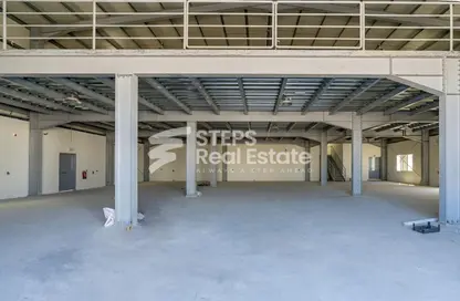 مخزن - استوديو - 8 حمامات للايجار في شارع الصناعية الشرقي - بركة العوامر - الوكرة