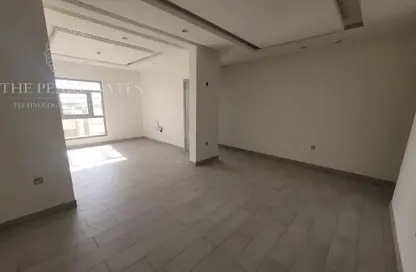 شقة - 2 غرف نوم - 3 حمامات للايجار في شارع النصر - النصر - الدوحة