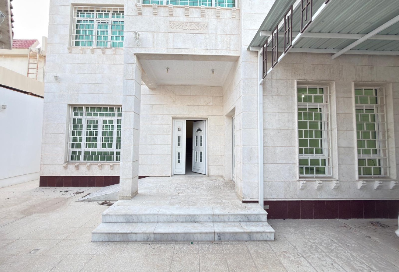 Luxurious 8-Bedroom,10-Bathroom Villa al aziziyah