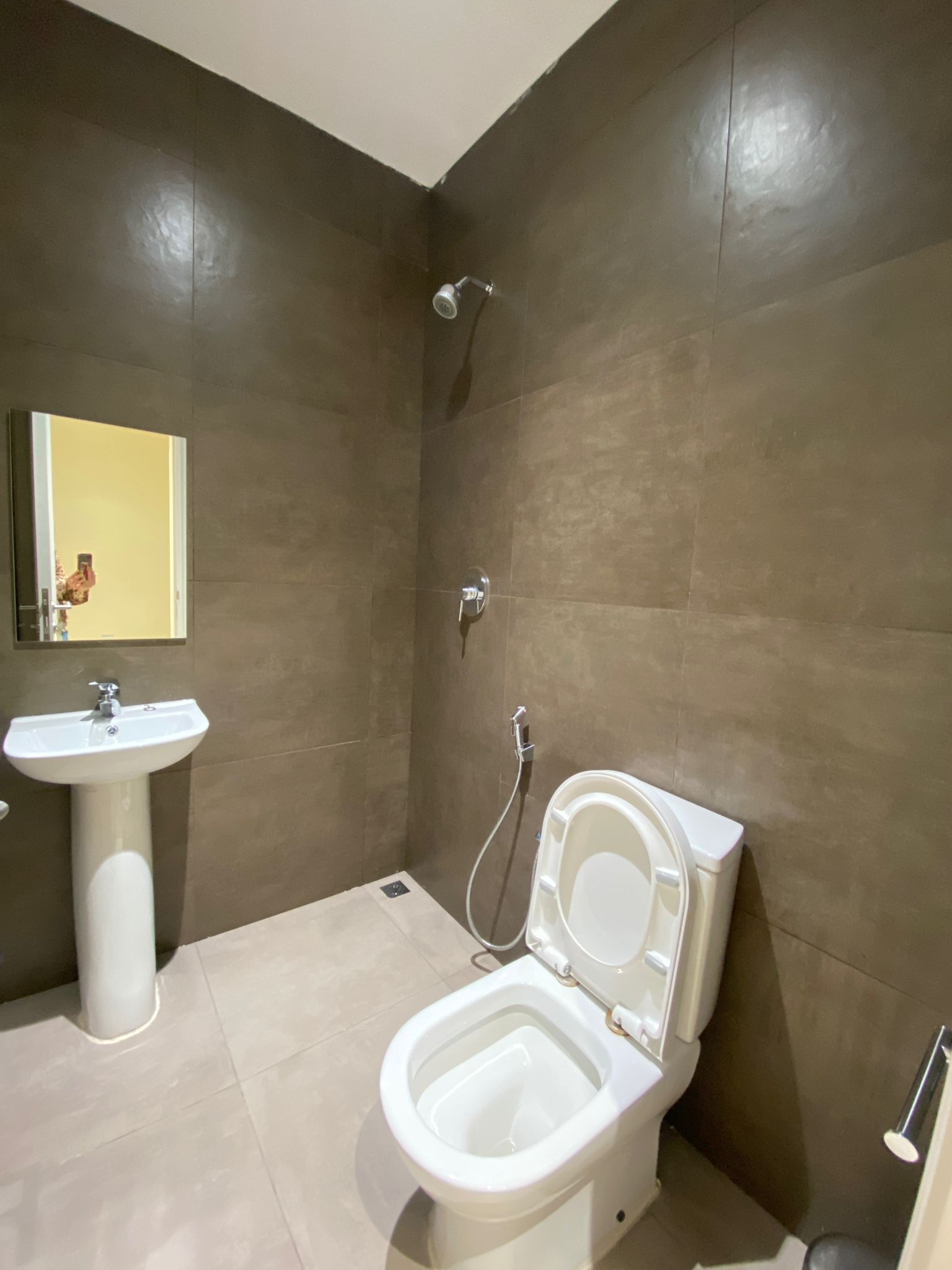 2BHK + MAIDS SEW VIEW SIDE..... thumbnail 14