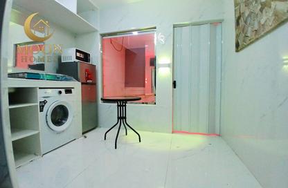 Apartment - Studio - 1 for rent in Umm Ghuwailina 4 - Umm Ghuwailina - Doha