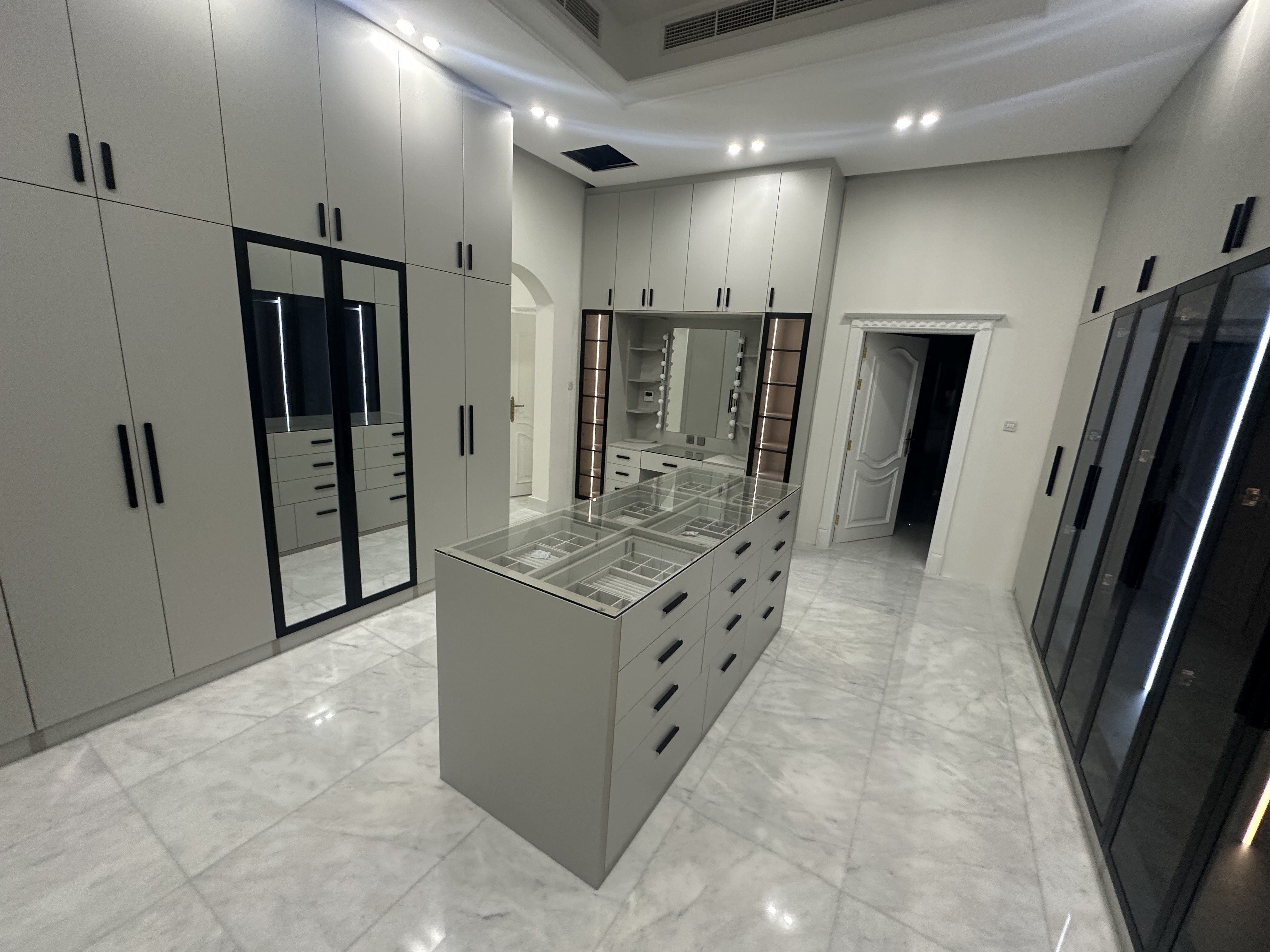 Ultra-Luxury 7BR Villa Lusail Waterfront thumbnail 16