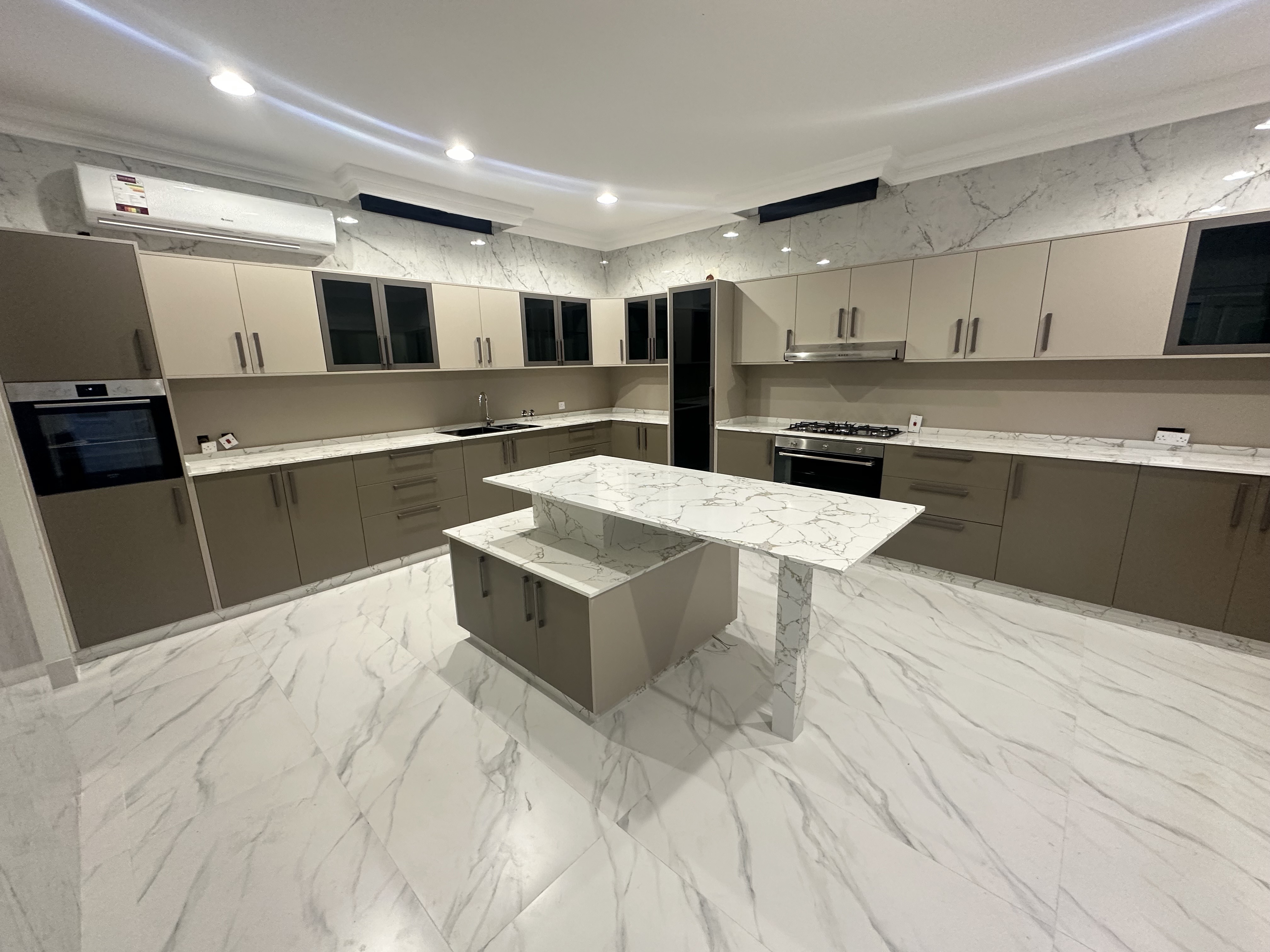 Ultra-Luxury 7BR Villa Lusail Waterfront thumbnail 12
