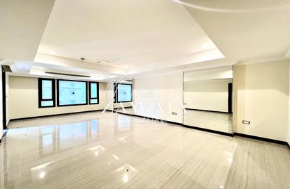 Apartment - 1 Bedroom - 2 Bathrooms for rent in East Porto Drive - Porto Arabia - The Pearl Island - Doha