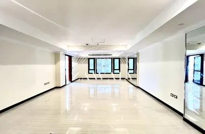 Apartment - 1 Bedroom - 2 Bathrooms for rent in East Porto Drive - Porto Arabia - The Pearl Island - Doha