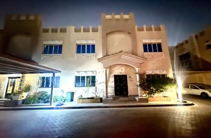 مجمع سكني - 3 - 4 للايجار في شارع وادي الشاهينيا - عين خالد - الدوحة