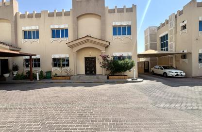 مجمع سكني - 3 - 4 للايجار في شارع وادي الشاهينيا - عين خالد - الدوحة