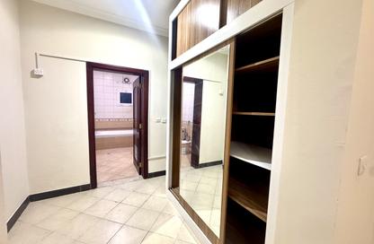 مجمع سكني - 3 - 4 للايجار في شارع وادي الشاهينيا - عين خالد - الدوحة