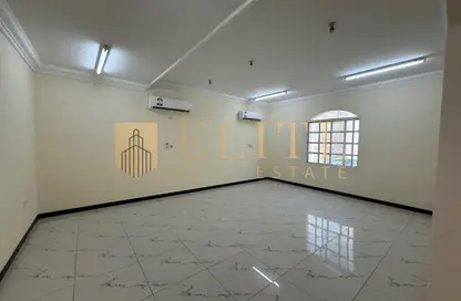 مجمع سكني - 5 غرف نوم - 4 حمامات للايجار في فلل عين خالد - عين خالد - الدوحة