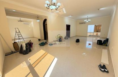 Villa - 4 - 3 for rent in Old Airport Road - Old Airport Road - Doha Villa - 4 - 3 for rent in Old Airport Road - Old Airport Road - Doha