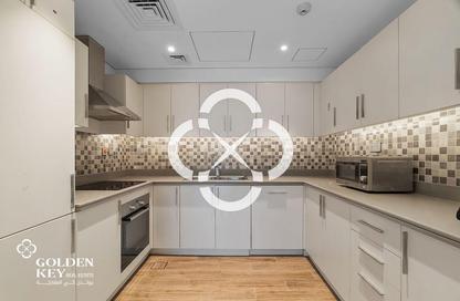 Apartment - 2 Bedrooms - 3 Bathrooms for rent in Viva East - Viva Bahriyah - The Pearl Island - Doha