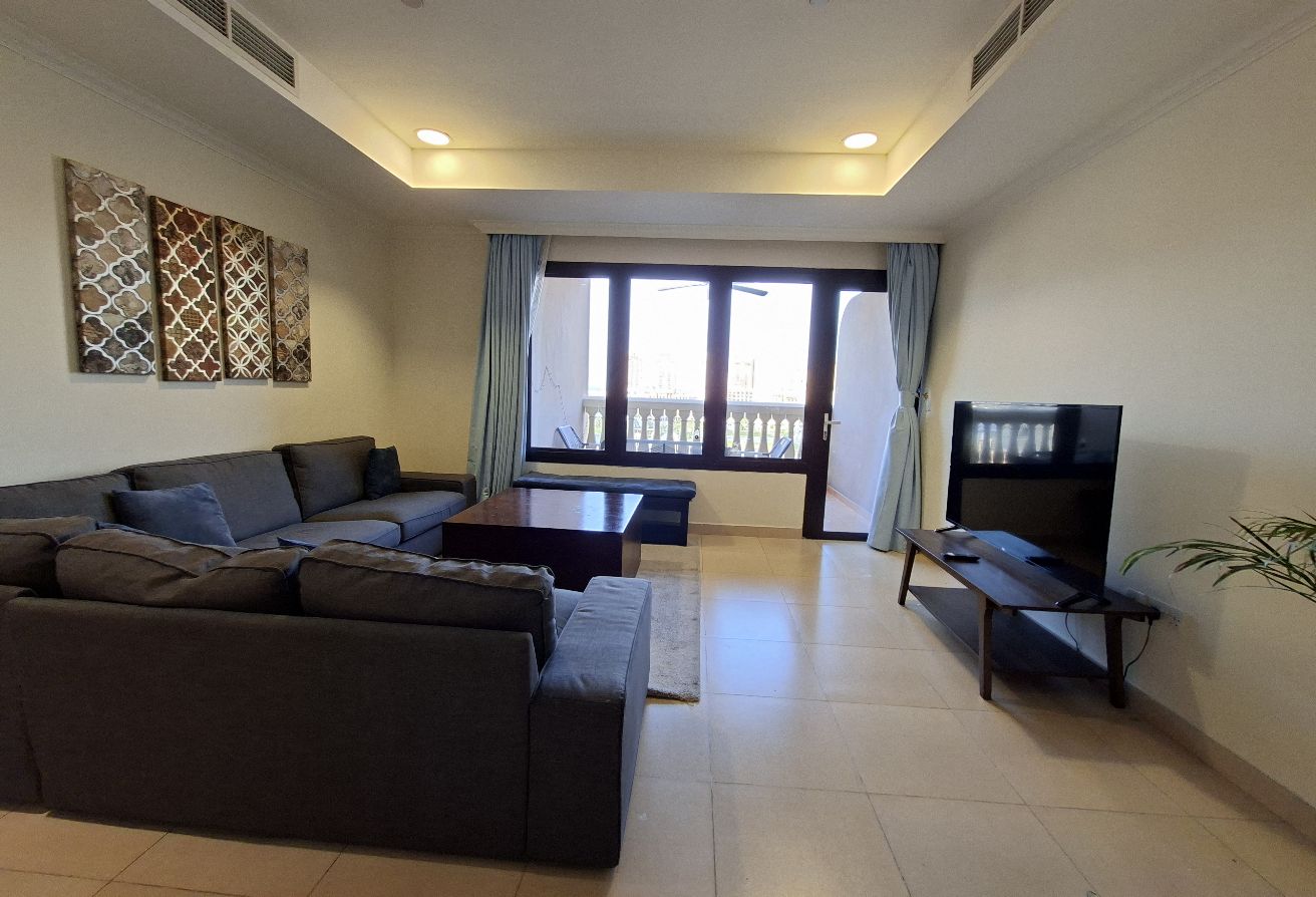 Luxury  Furnished 2 Bedroom Apartment Full Marina thumbnail 6