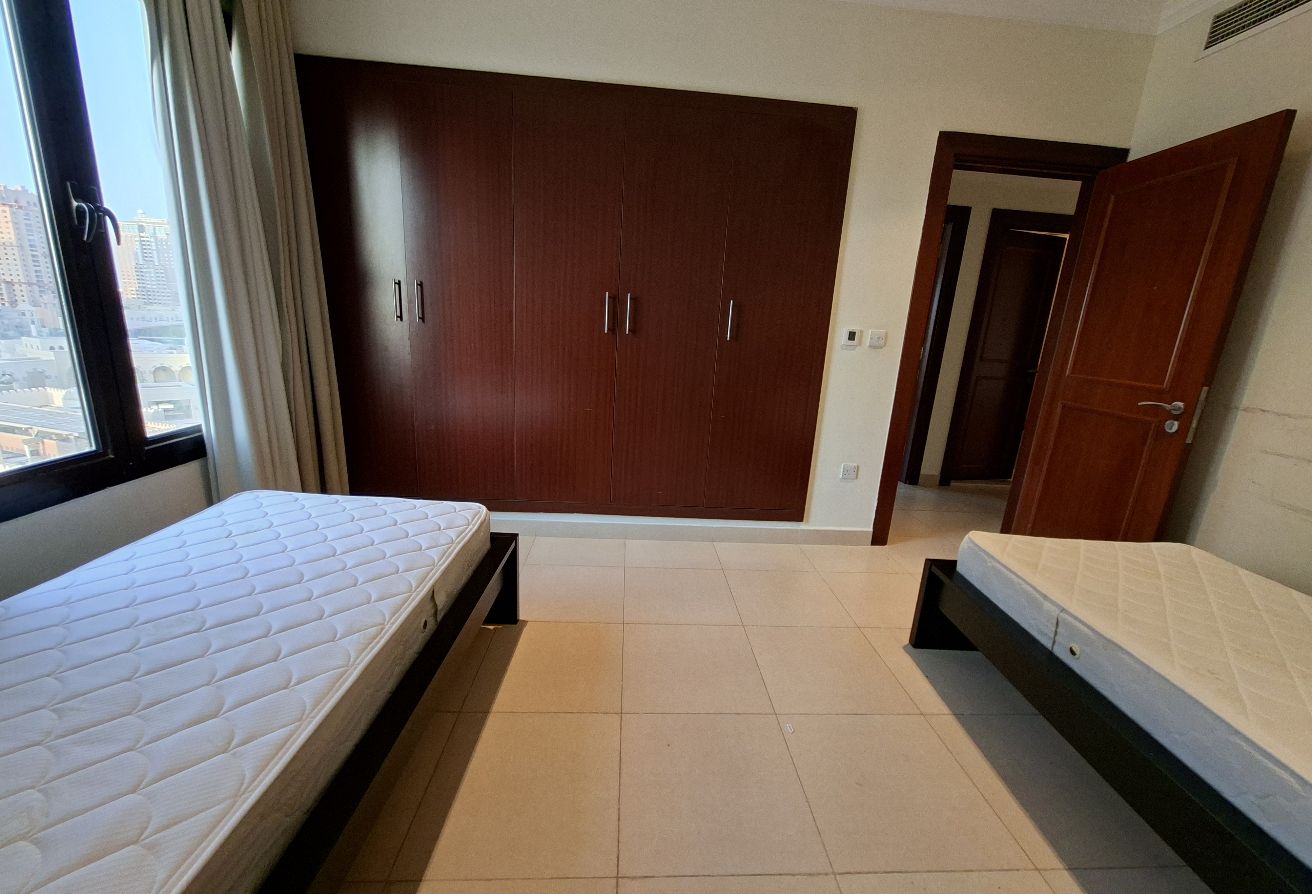 Luxury  Furnished 2 Bedroom Apartment Full Marina thumbnail 13