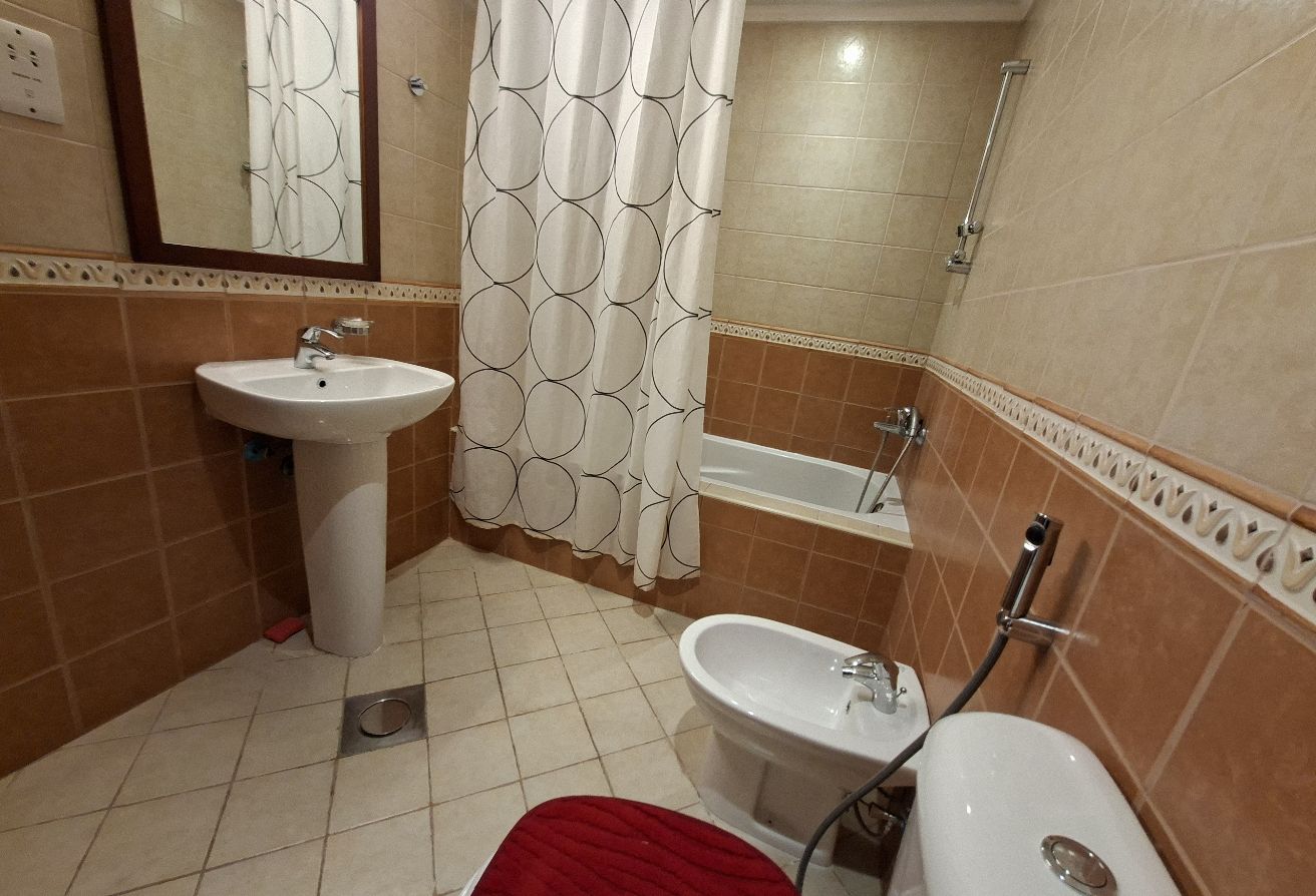 Luxury  Furnished 2 Bedroom Apartment Full Marina thumbnail 16