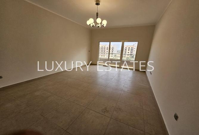 988278 - Property Image 3