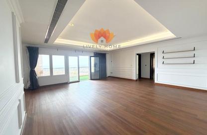 شقة - 2 غرف نوم - 3 حمامات للايجار في طريق بورتو الشرقي - بورتو أرابيا - جزيرة اللؤلؤة - الدوحة