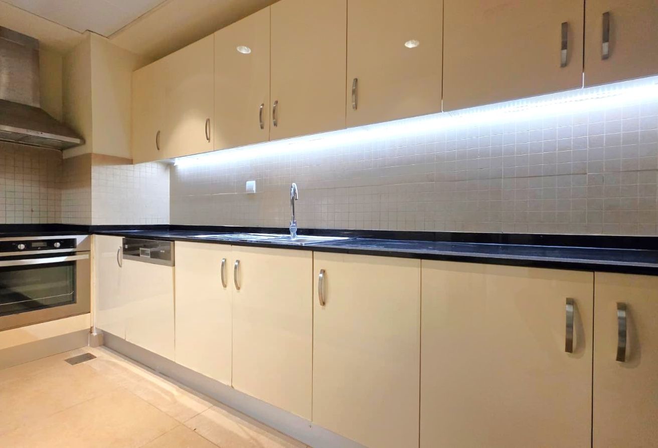 BIG BALCONY | 1 BHK + OFFICE ROOM | SEMI FURNISHED - apartment in Porto Arabia