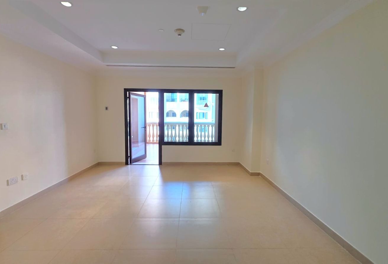 BIG BALCONY | 1 BHK + OFFICE ROOM | SEMI FURNISHED - apartment in Porto Arabia