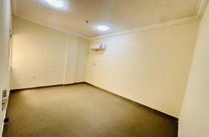 شقة - 2 غرف نوم - 1 حمام للايجار في ام غوالينا تجارية - ام غويلينا - أم غويلينا - الدوحة