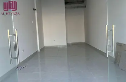 محل تجاري - استوديو - 1 حمام للايجار في الهلال - الهلال - الدوحة