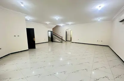 Villa - 5 Bedrooms - 6 Bathrooms for rent in Ain Khalid Gate - Ain Khaled - Doha