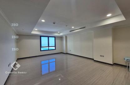Apartment - 1 Bedroom - 2 Bathrooms for rent in East Porto Drive - Porto Arabia - The Pearl Island - Doha