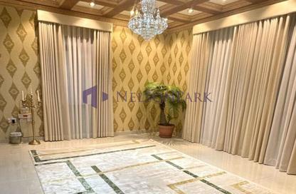 Villa - 5 - 4 for sale in Onaiza Street - Diplomatic Area - Doha