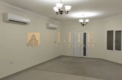 شقة - 2 غرف نوم - 2 حمامات للايجار في مجمع سفير - أبو هامور - الدوحة