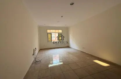 شقة - 2 غرف نوم - 2 حمامات للايجار في شارع تدمر - طريق المطار القديم - الدوحة