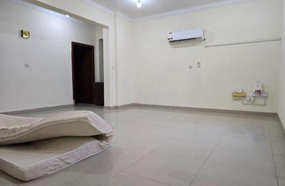 Apartment - 2 Bedrooms - 2 Bathrooms for rent in Bin Omran 35 - Fereej Bin Omran - Doha