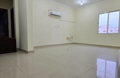 Apartment - 2 Bedrooms - 2 Bathrooms for rent in Bin Omran 35 - Fereej Bin Omran - Doha