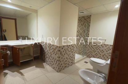 Apartment - 2 Bedrooms - 3 Bathrooms for rent in West Porto Drive - Porto Arabia - The Pearl Island - Doha