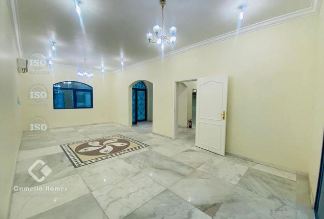 984425 - Property Image 2