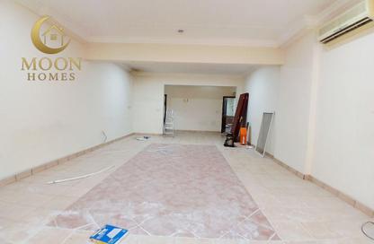 Apartment - 2 Bedrooms - 3 Bathrooms for rent in Umm Ghuwailina 4 - Umm Ghuwailina - Doha