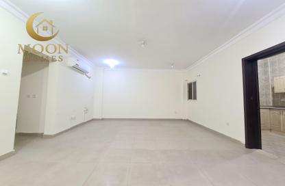 Apartment - 1 Bedroom - 1 Bathroom for rent in Umm Ghwailina Comm - Umm Ghuwalina - Umm Ghuwailina - Doha
