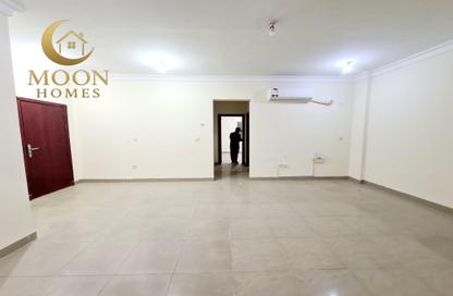 Apartment - 1 Bedroom - 1 Bathroom for rent in Umm Ghwailina Comm - Umm Ghuwalina - Umm Ghuwailina - Doha