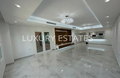 Apartment - 2 Bedrooms - 3 Bathrooms for sale in East Porto Drive - Porto Arabia - The Pearl Island - Doha Apartment - 2 Bedrooms - 3 Bathrooms for sale in East Porto Drive - Porto Arabia - The Pearl Island - Doha